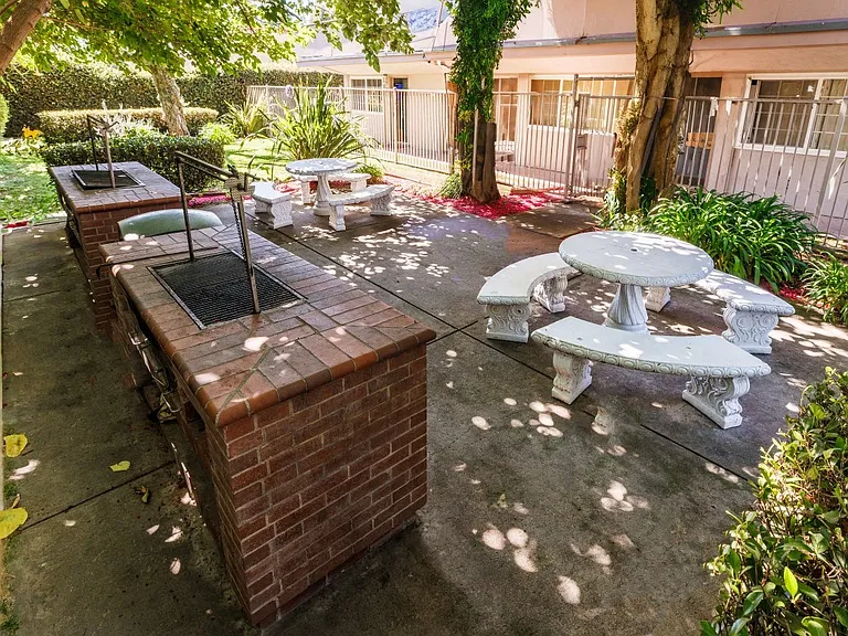 Amador Apartments — Photo 8