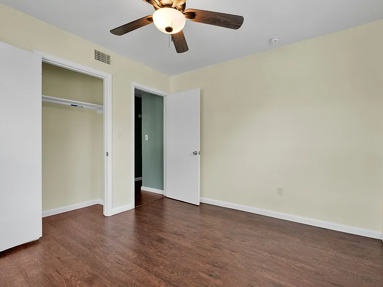 417 E Lindbergh Blvd — Photo 16
