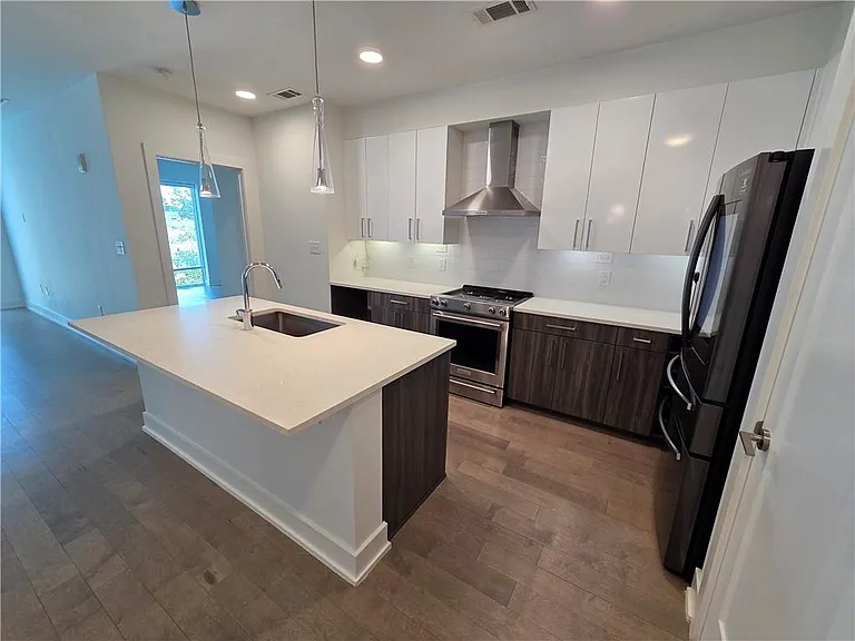 775 Juniper St NE #428 — Photo 1
