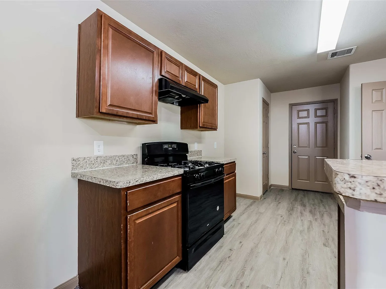 3 bed, 2.5 bath, 1777 sqft, $1,940 — Photo 3