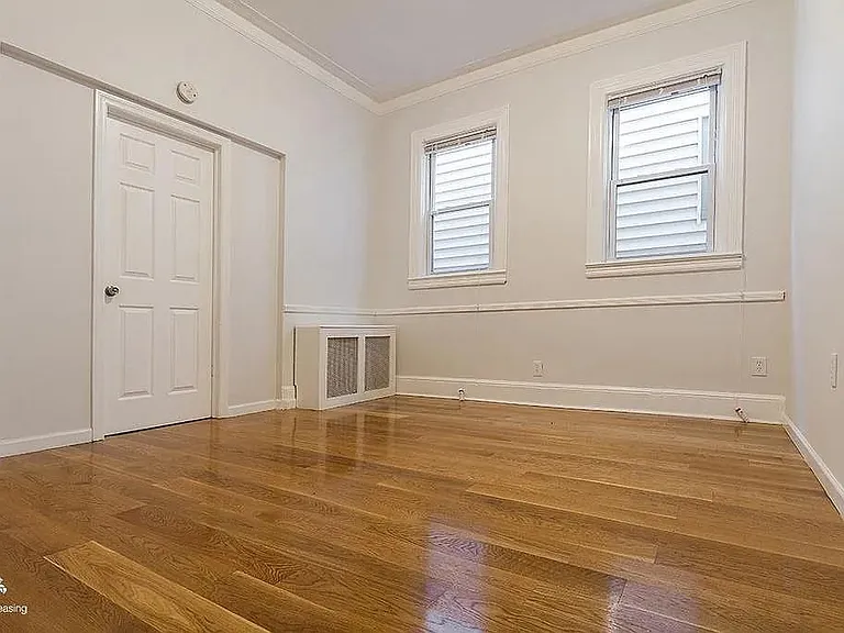 888 Summit Ave #2 — Photo 7