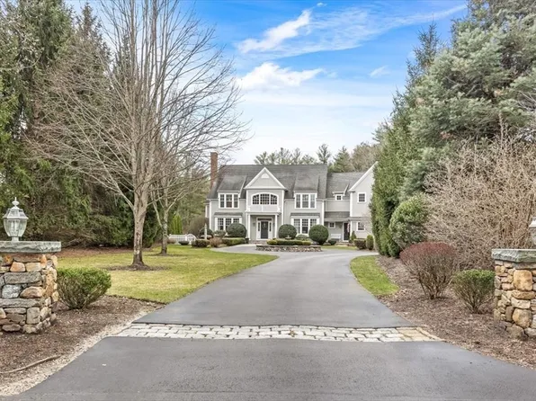 26 Old Barn Rd, Hanover, MA 02339