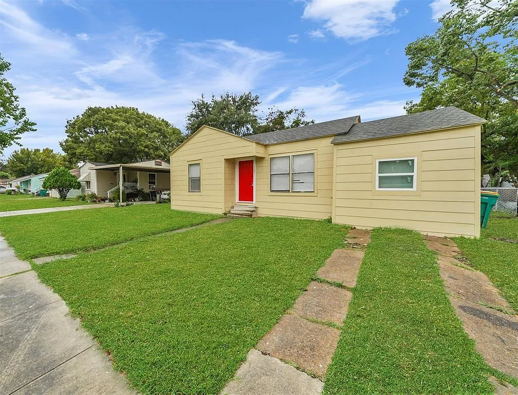 3 bed, 1.0 bath, 1012 sqft, $1,200 — Photo 2