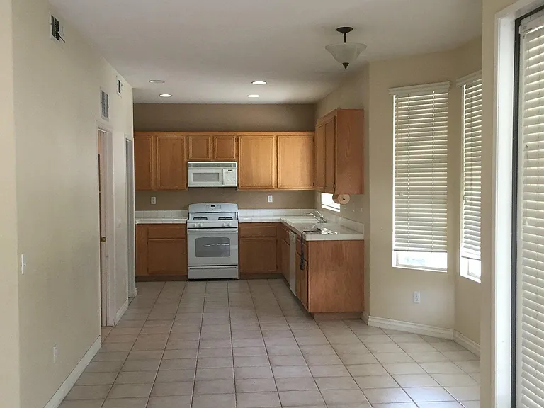 1342 Orange Grove Cir — Photo 7