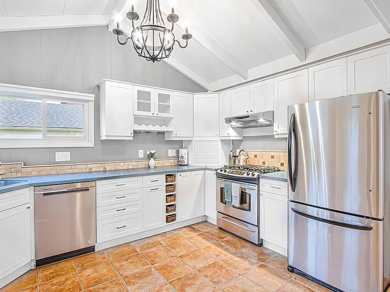 5745 Pillsbury Ave — Photo 8