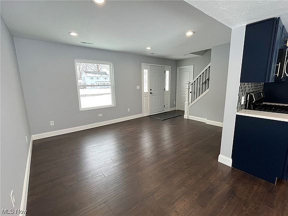 3rd image of 7245 Parma Park Blvd