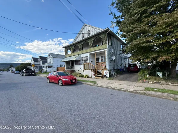 525 Shawnee St, Hanover Township, PA 18706