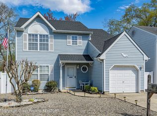 24 Sunnydale Dr, Bayville, NJ 08721