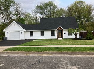 163 Vermilion Dr, Levittown, PA 19054