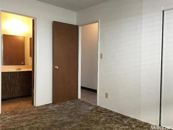 4th image of 2516 Meadow Dr