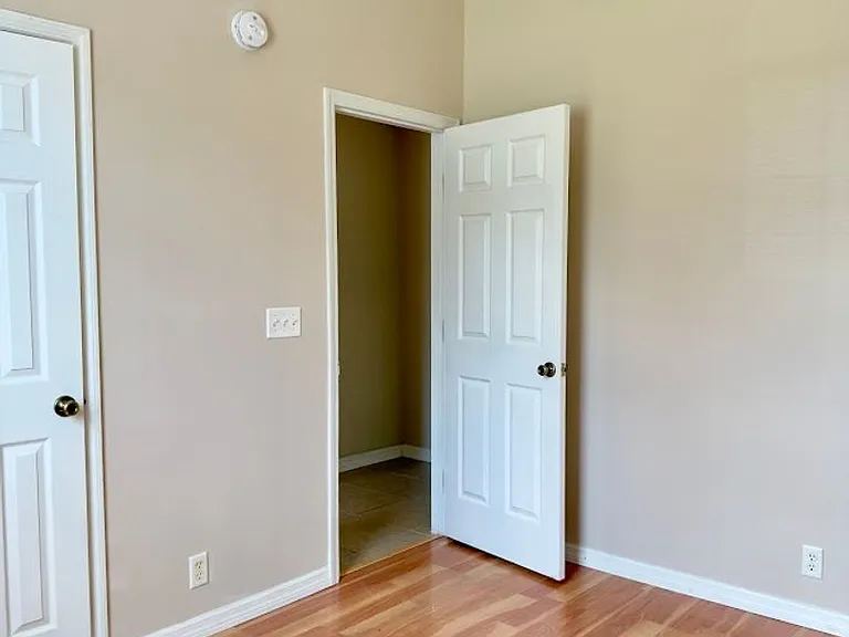 105 Honeysuckle Rd — Photo 15
