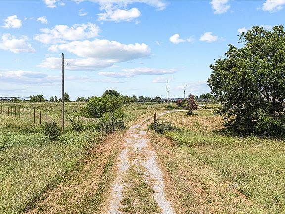 2nd image of 1852 County Road 1540