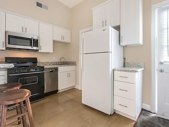 5th image of 612 Jena St