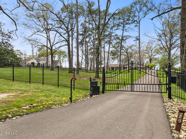 3851 Eastover Dr, Jackson, MS 39211