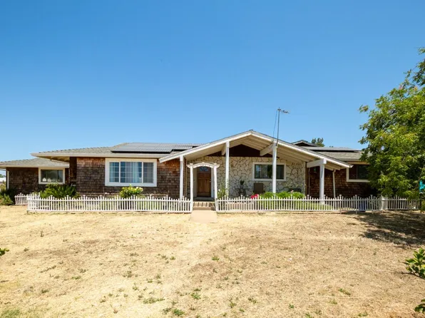 2645 Village Dr, Ione, CA 95640