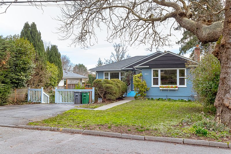 Saanich House for rent - 3 Bedrooms — photo 48