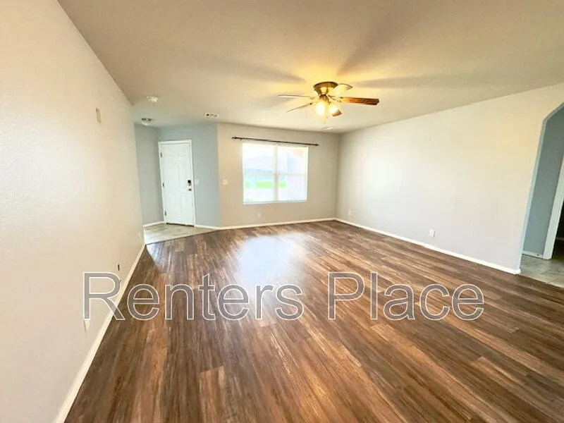 4 bed, 2.0 bath, 1433 sqft, $1,795 — Photo 3