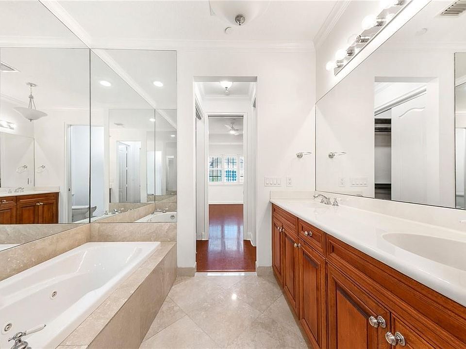 1st image of 504 SE 7th St APT 201