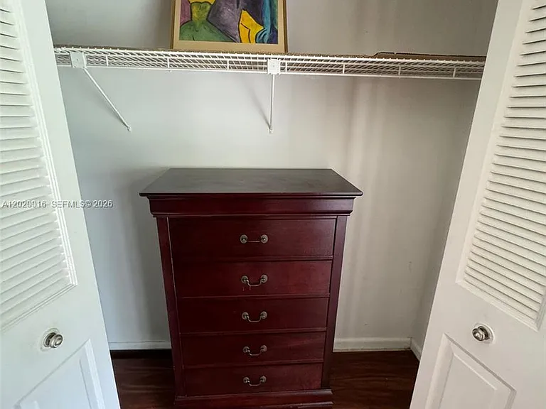 221 Kent M #221 — Photo 9