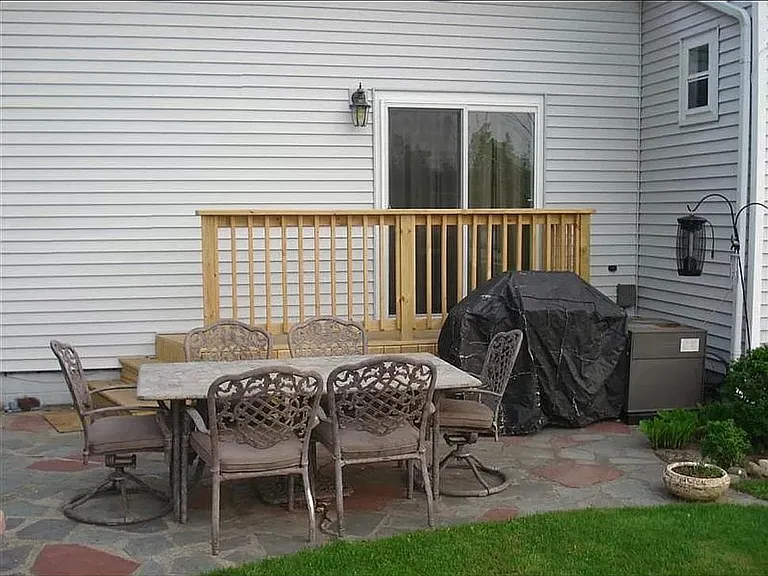 732 W Genesee St — Photo 3