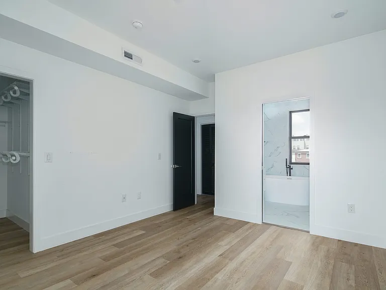 930 N 2nd St #3 — Photo 15