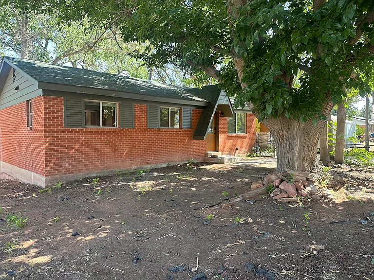 423 Huntridge Dr — Photo 3