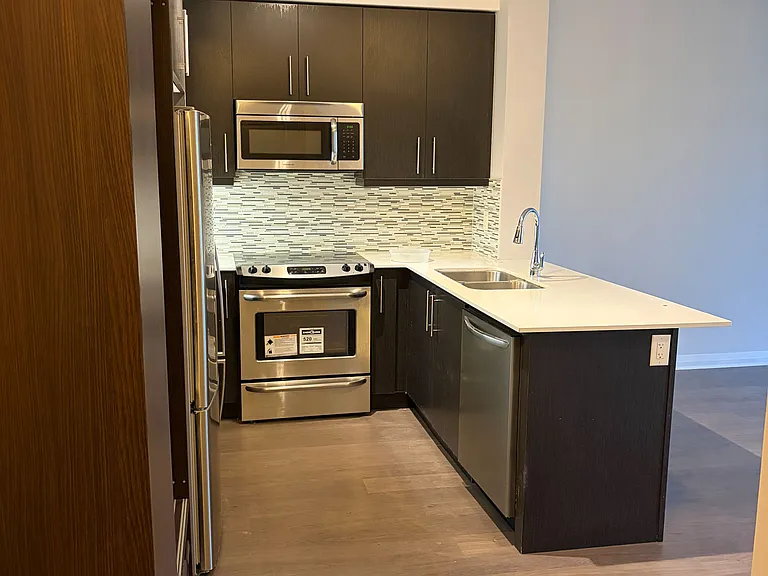 55 Oneida Cres #1101 — Photo 1