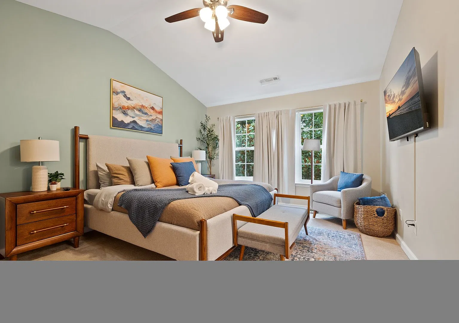 Spacious 3BR Home in Alpharetta, Avalon and North Fulton Medical — Photo 3