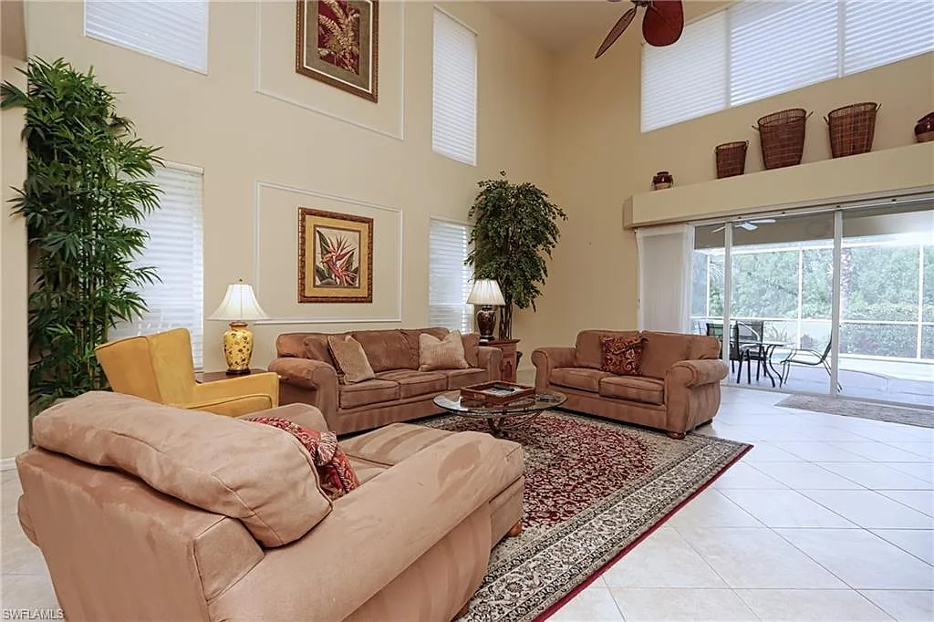 3 bed, 2.5 bath, 2900 sqft, $9,995 — Photo 2