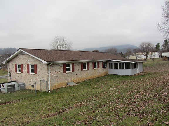 2nd image of 143 Bishop Cir