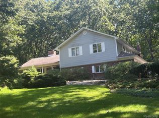 1175 Duck Creek Ln, Ortonville, MI 48462