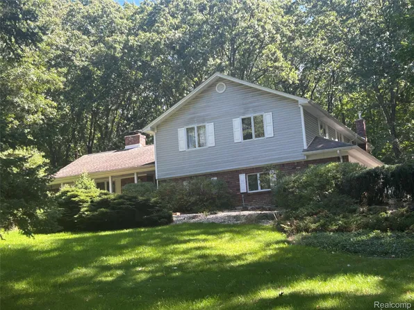 1175 Duck Creek Ln, Ortonville, MI 48462