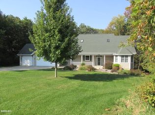 476 Rolling Hills Ct, Freeport, IL 61032