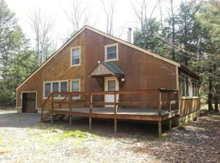 2219 Forest Dr W, Pocono Lake, PA 18347