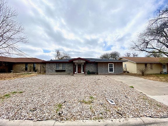 2nd image of 707 E 9th St