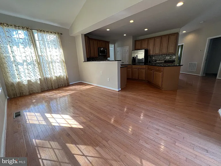 4511 Nightingale Ct — Photo 9