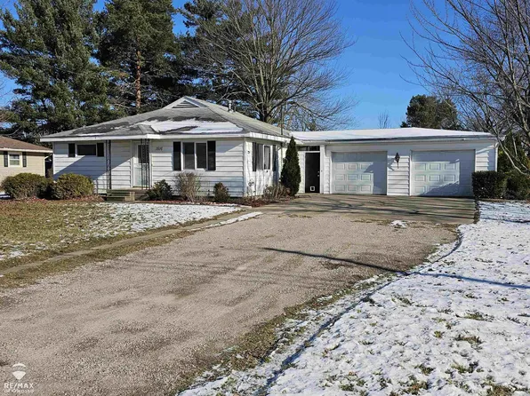 1516 N Hickory Rd, Owosso, MI 48867