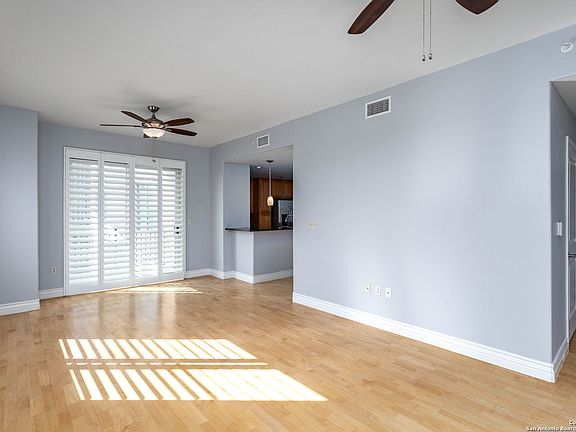 4th image of 215 N CENTER ST #706