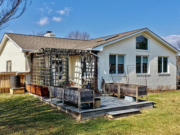 3rd image of 184 Heatherton Dr