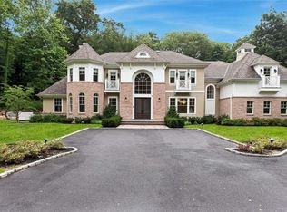 7 Heather Hill Rd, Brookville, NY 11545