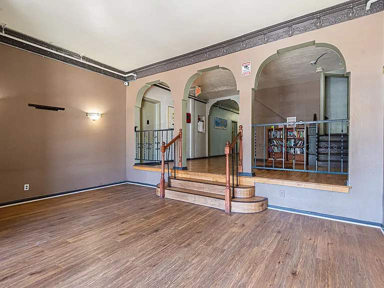 1059 S. Manhattan Pl — Photo 4
