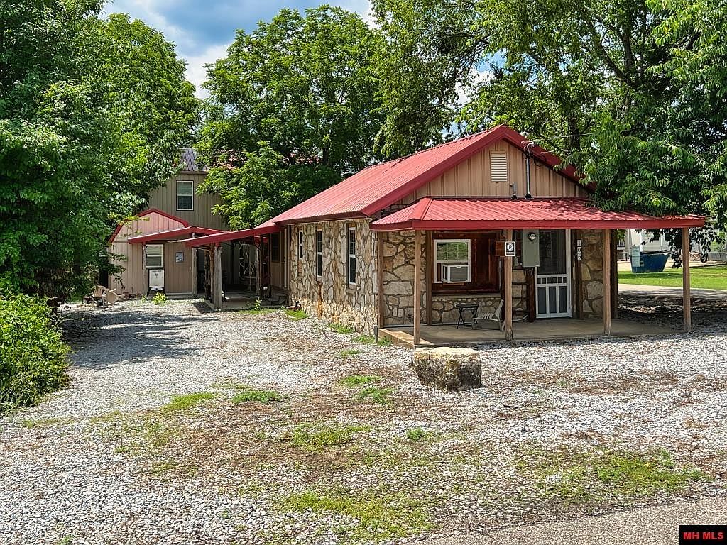 106 1st St, Blevins, AR 72658 Zillow