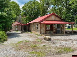106 1st St, Blevins, AR 72658