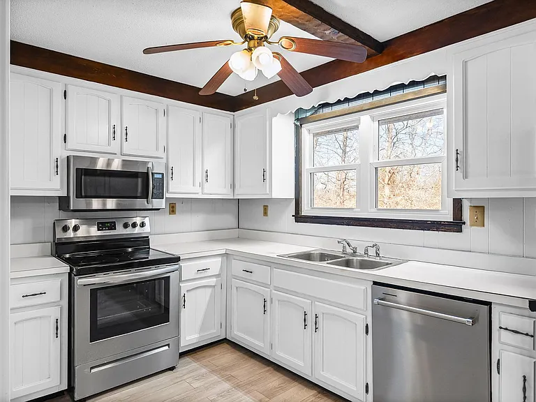 103 Millers Hill Rd — Photo 2