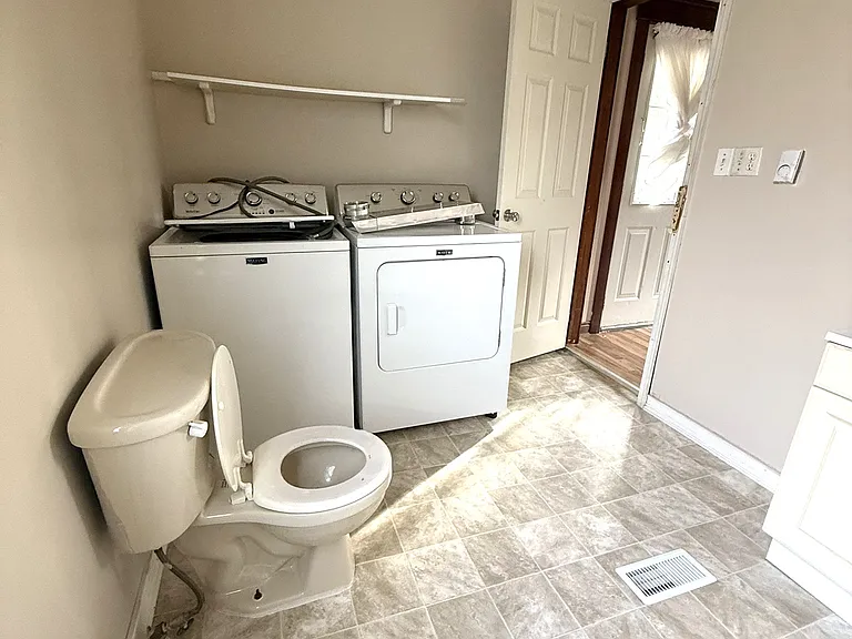 841 Hill St — Photo 11