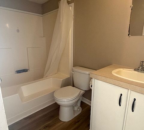 3rd image of 1820 Clary Dr
