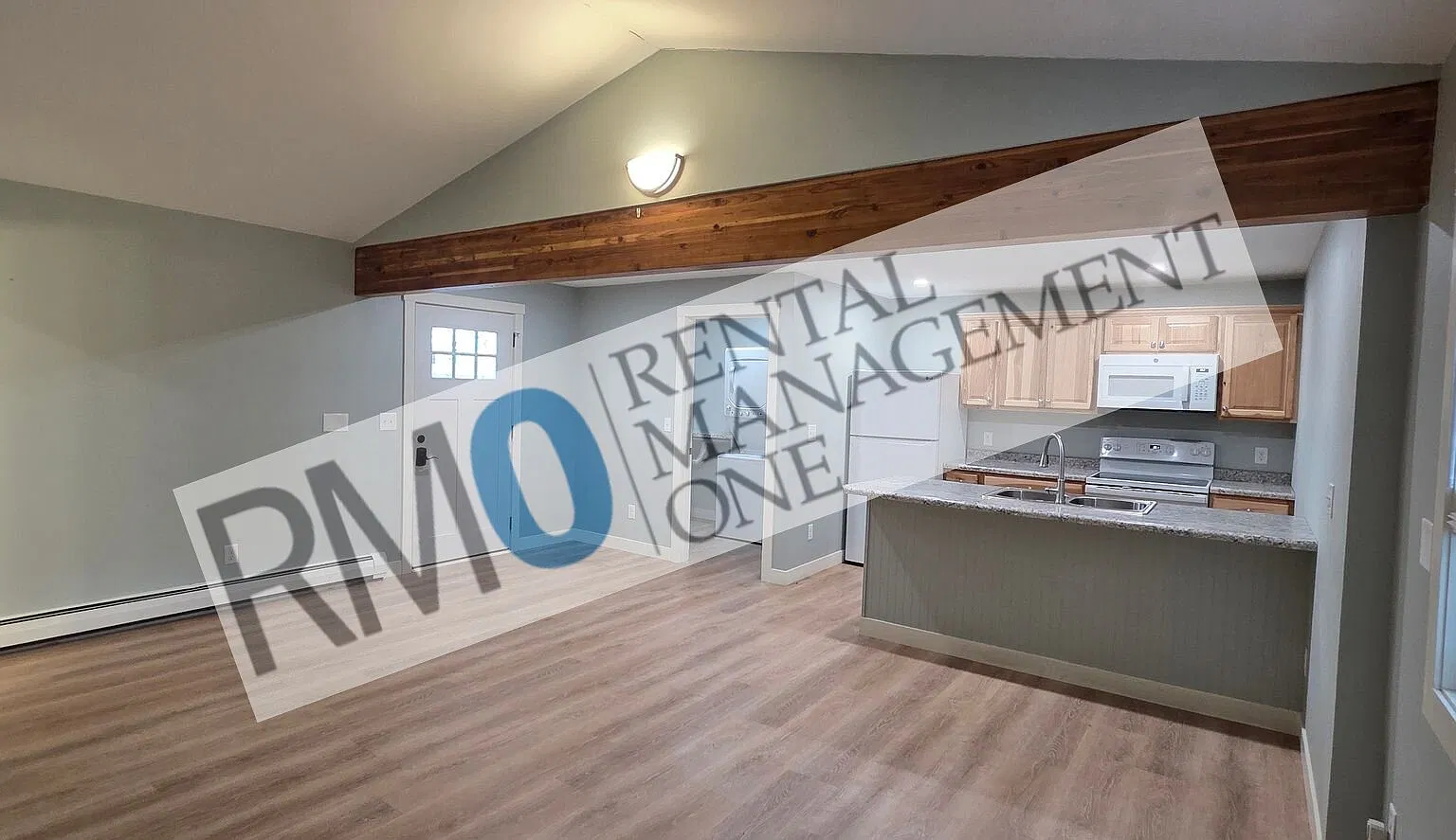 Newly Renovated 1BR | All Utilities Included | Prime Location — Photo 2