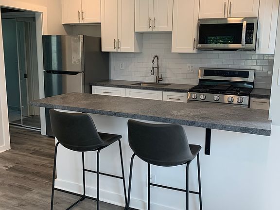 4th image of 834 Hilldale Ave #834