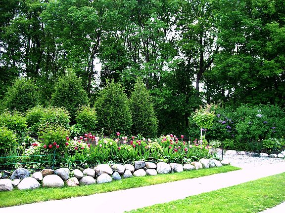 Looking towards back of house from side street (very private) 