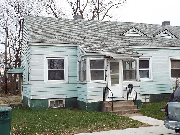 2nd image of 6129 Noble Ave